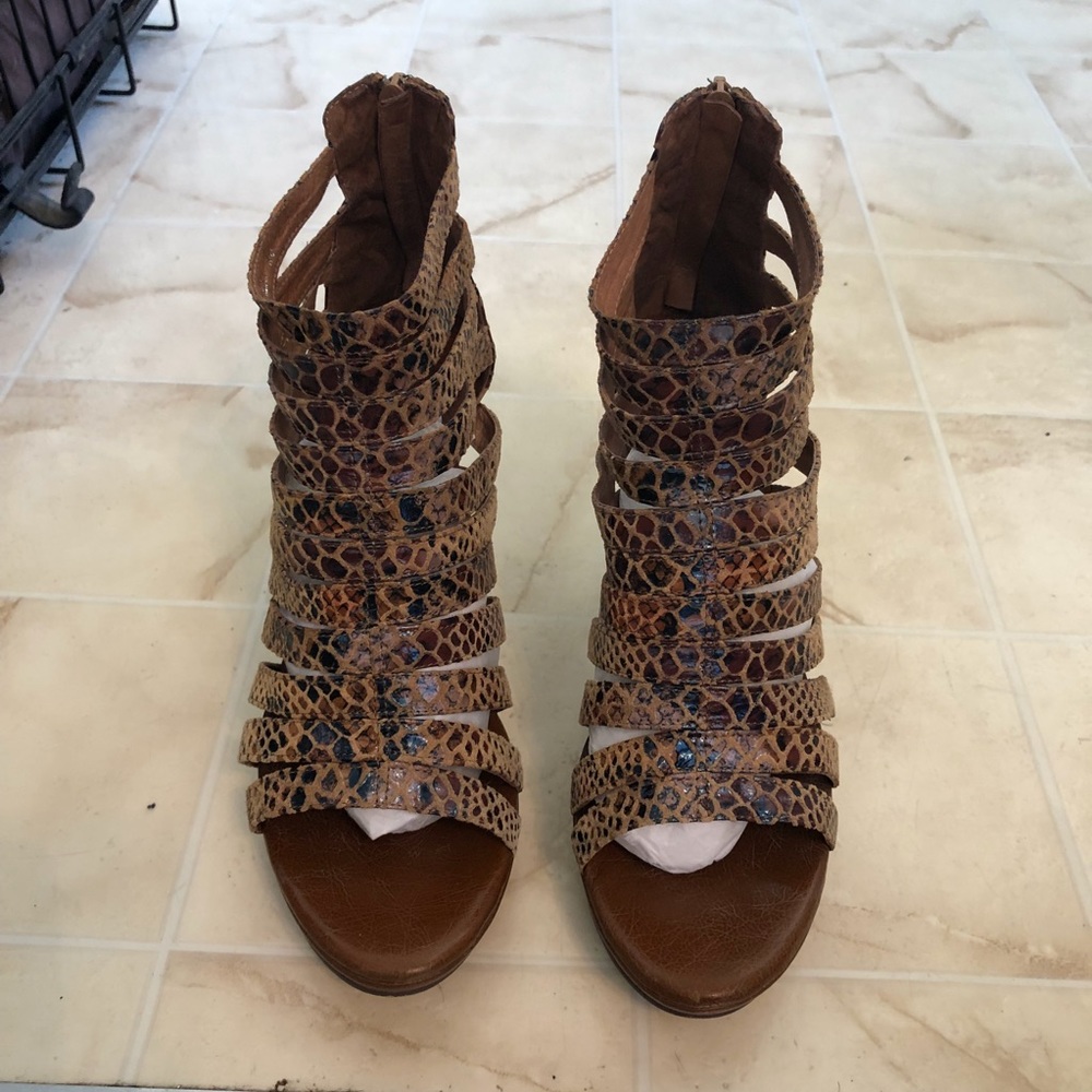 Gorgeous open toe animal print heels!